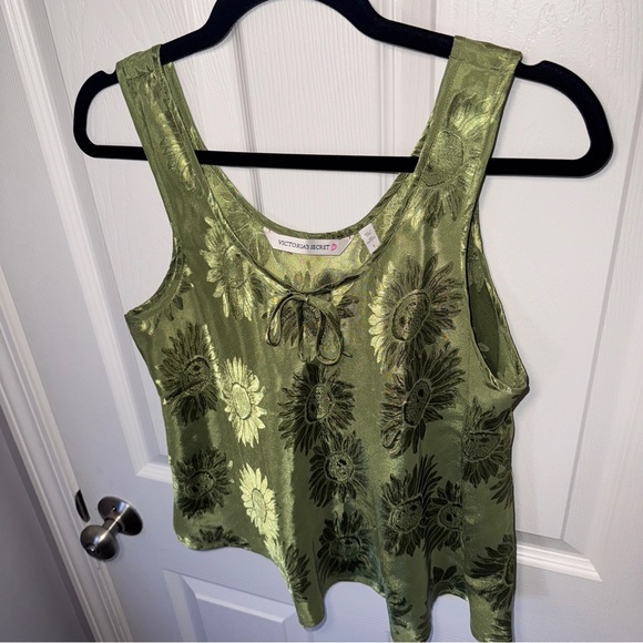Y2K Victoria's Secret Satin Floral Tank - Picture 5 of 13